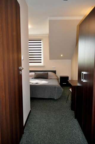 Мини-отель Hotel Pauza Радзынь-Подляский Стандартный двухместный номер с 2 отдельными кроватями-1