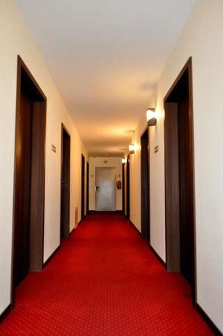 Мини-отель Hotel Pauza Радзынь-Подляский Стандартный двухместный номер с 2 отдельными кроватями-13